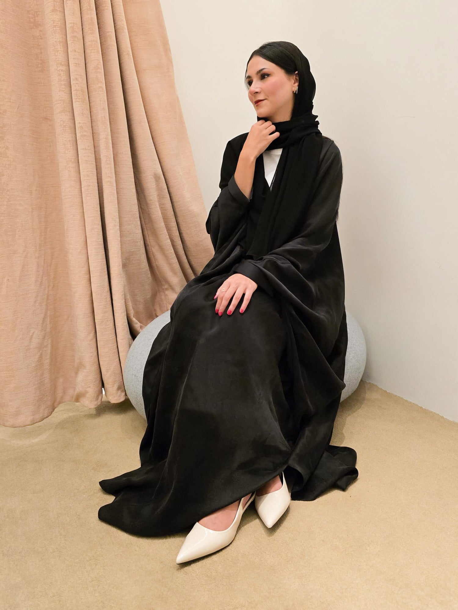 Wide Cut in Black