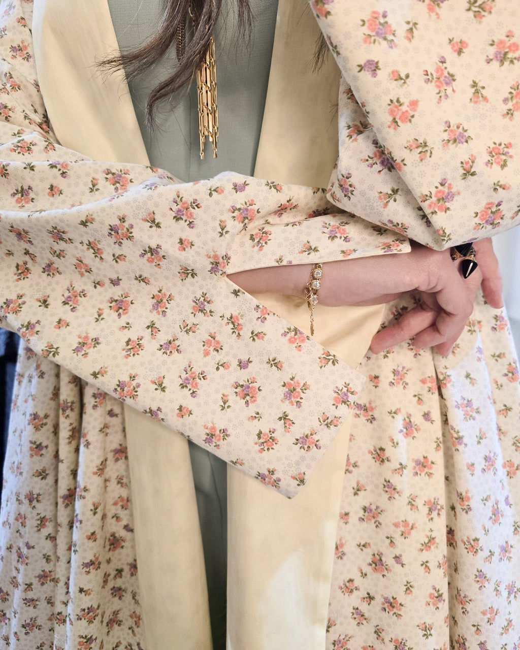 Cream Garden Reversible Abaya