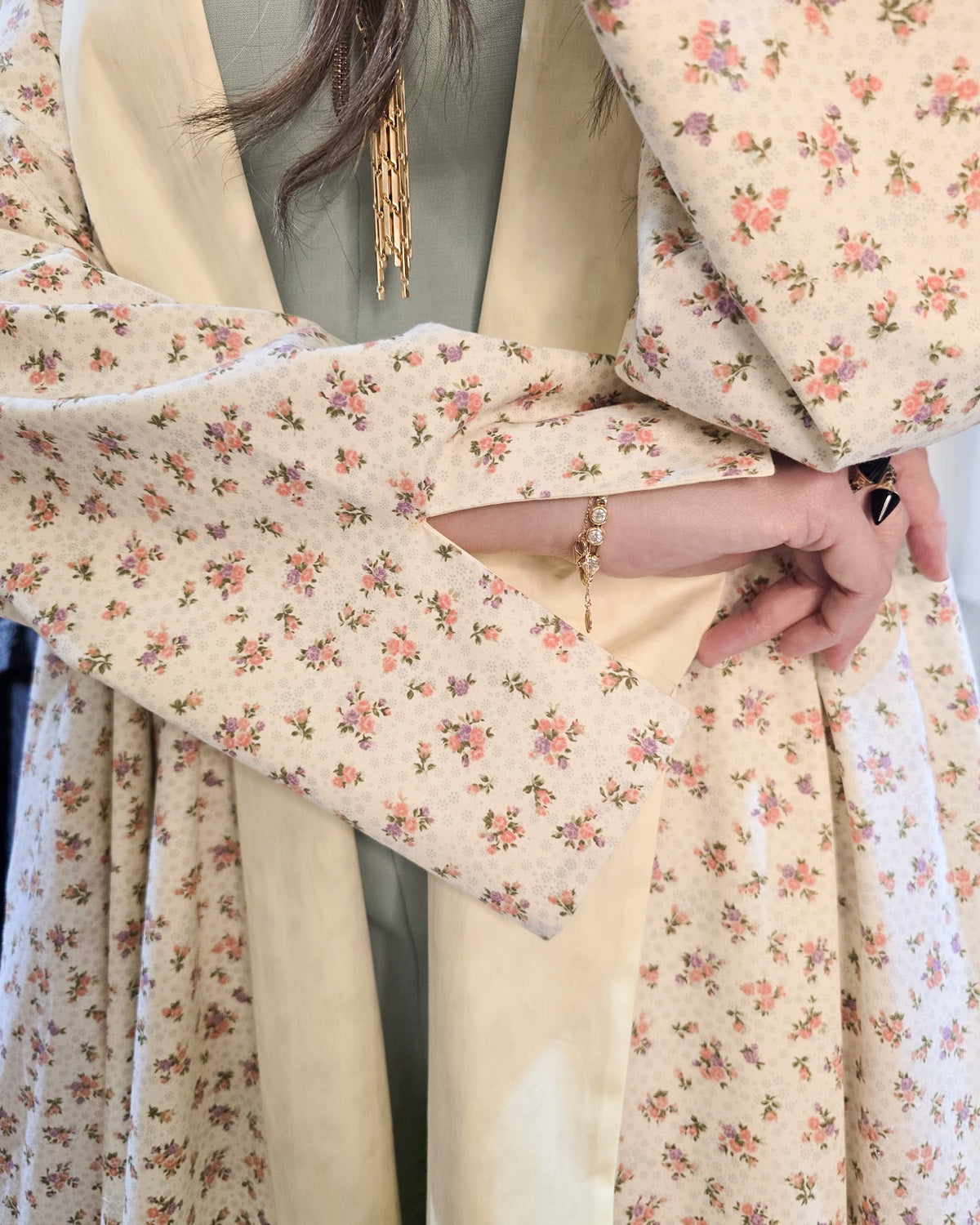 Cream Garden Reversible Abaya